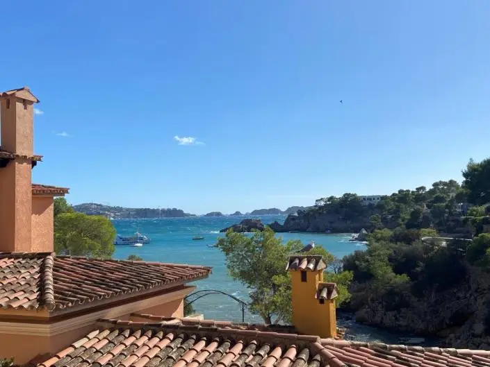 Apartamento en Cala Fornells con Vistas al Mar
