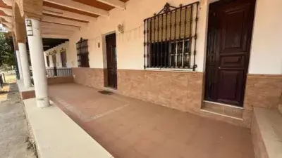 Casa adosada en venta en Gibraleón