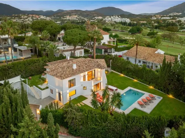 Villa de Lujo en Nueva Andalucia 4 Dormitorios