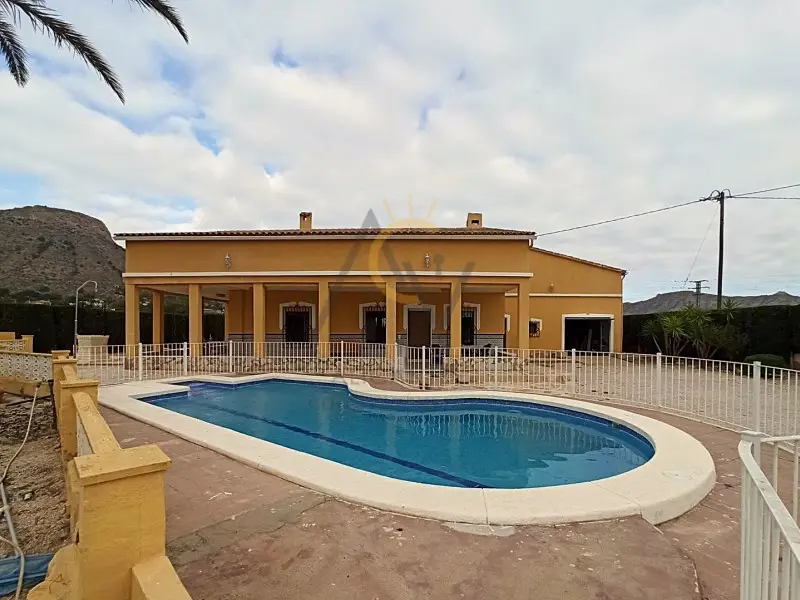 Venta Chalet con Chimenea en La Pedrera Alicante
