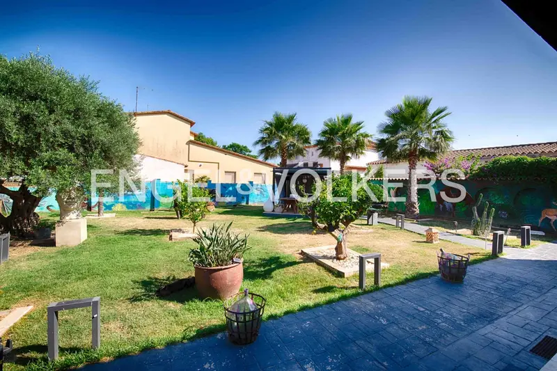 Chalet en Venta Empuriabrava 4 Habitaciones Jardin Piscina Jacuzzi