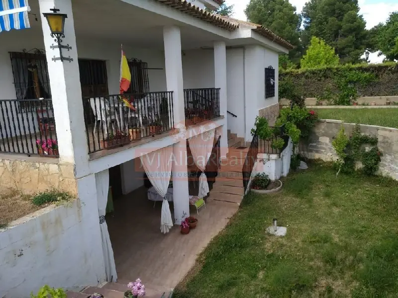 Venta Parcela con Terraza en Albacete - 7 Habitaciones - Garaje