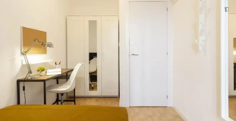 Habitacion Doble con Balcon en Piso Compartido Centro Madrid