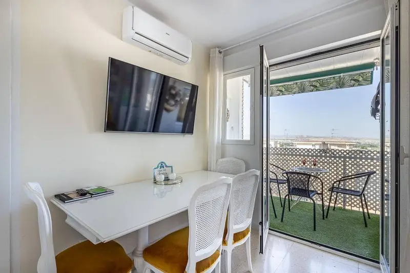 Piso Reformado con Terraza y Vistas en Torres Neptuno Granada