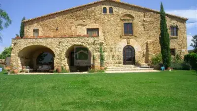 Masia siglo XIV restaurada Emporda alquiler familias