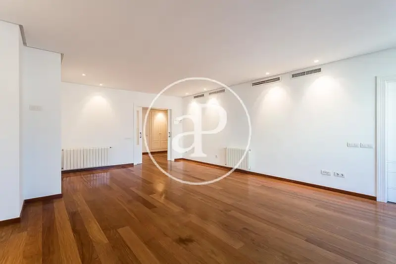Piso en venta en Colón Valencia 4 habitaciones 3 baños 250m2