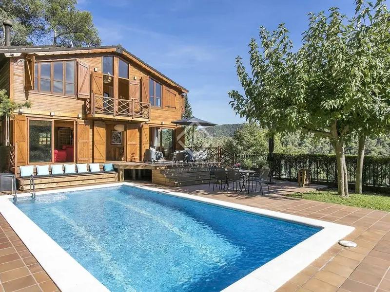 Casa en Alquiler Sant Cugat 4 Dormitorios 2 Baños Piscina Jardin