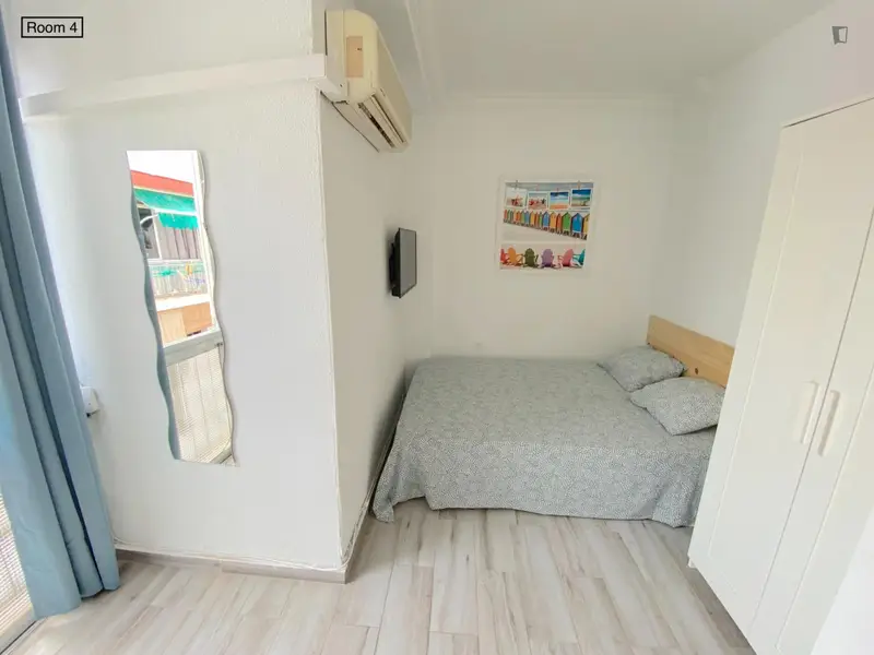 Habitacion Soleada con Cama Doble Cerca del Centro de Sevilla