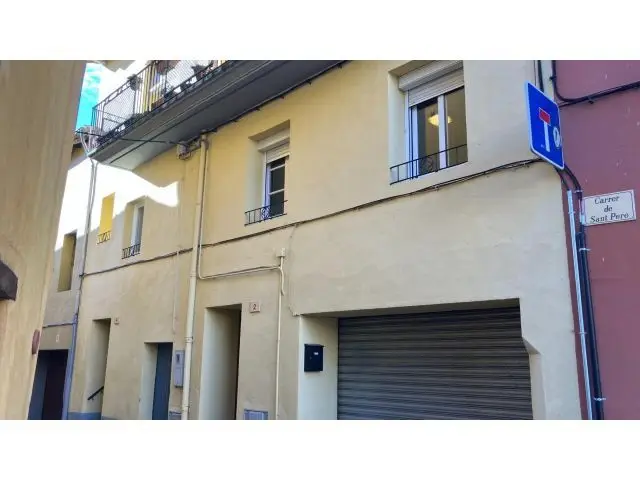 Apartamento en Montagut i Oix Girona con Jardin y Garaje