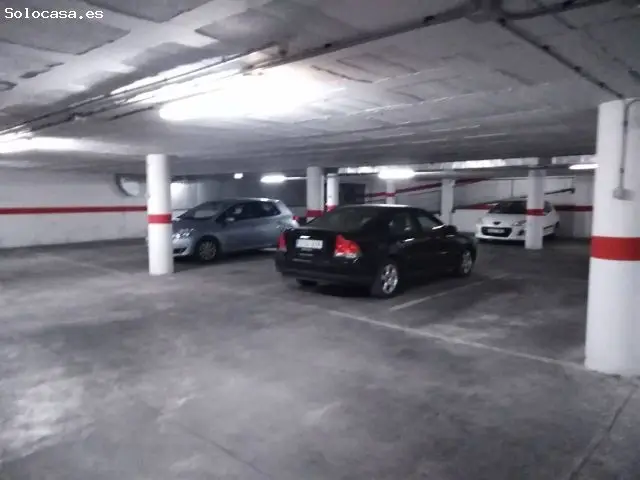 Garaje en Venta Almansa Centro - Plaza Amplia para Coche Grande