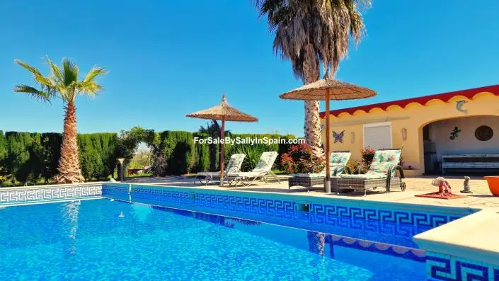 Villa de Lujo en Venta 6 Dormitorios Piscina Cerca Beniganim