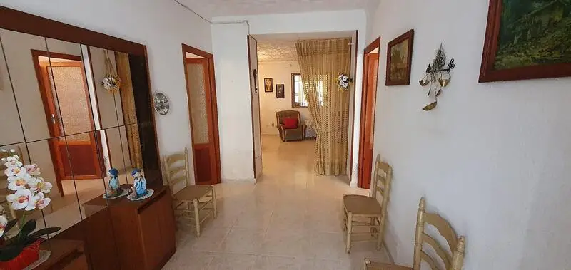 Adosado 6 Dormitorios Ayora Patio 2 Cocinas Reforma Parcial