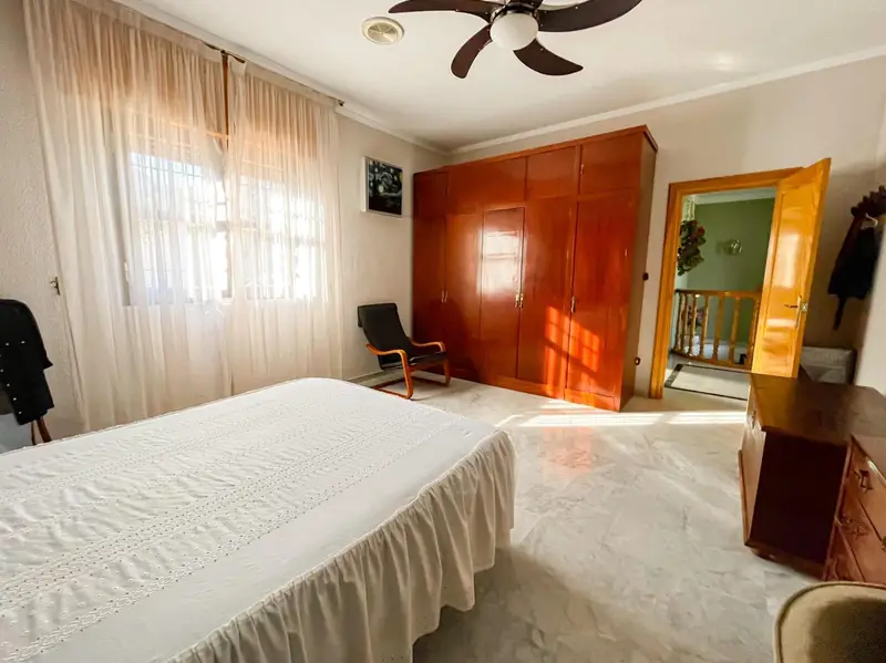 Chalet en Venta Atarfe Gran Familia 5 Dormitorios Piscina Jardin