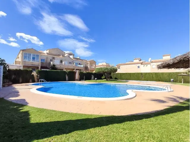 Casa en Venta Torrevieja 2 Dormitorios Solarium Garaje Piscina