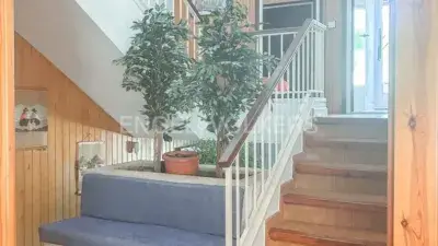 Casa Adosada en Cabrils: Espaciosa y Luminosa, Ideal para Familias