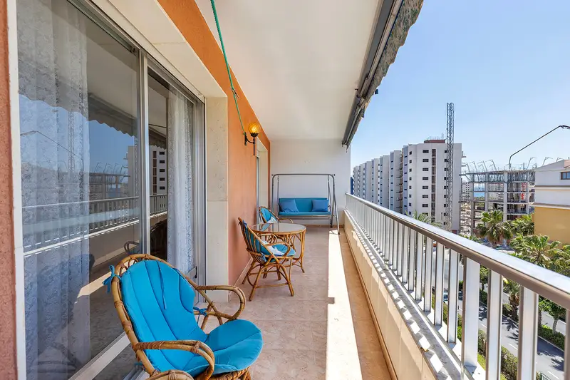 Apartamento en Punta Prima con Vistas al Mar