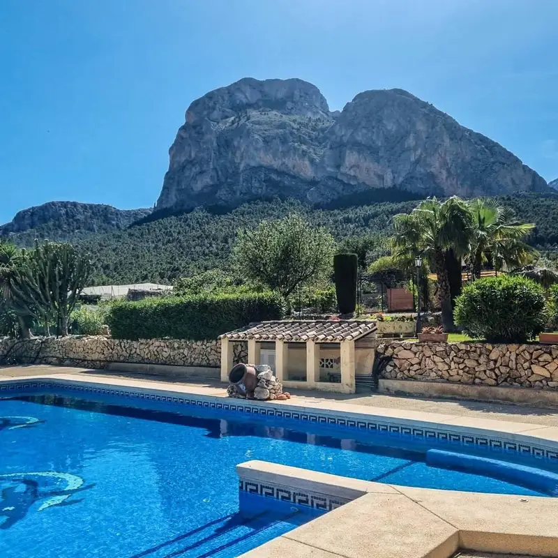 Chalet en Alquiler Polop Alicante 4 Dormitorios Piscina Jacuzzi