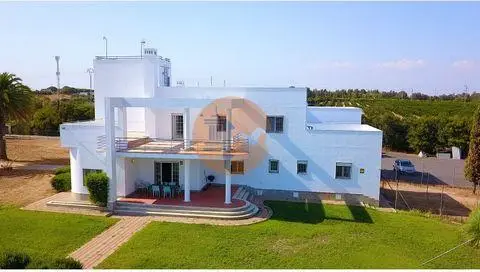 Chalet de Lujo 5 Dormitorios Piscina 3 Hectareas Cerca de la Playa