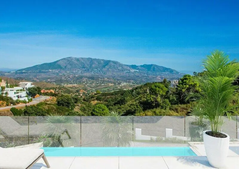 Villa en Venta 3 Dormitorios Elviria Malaga