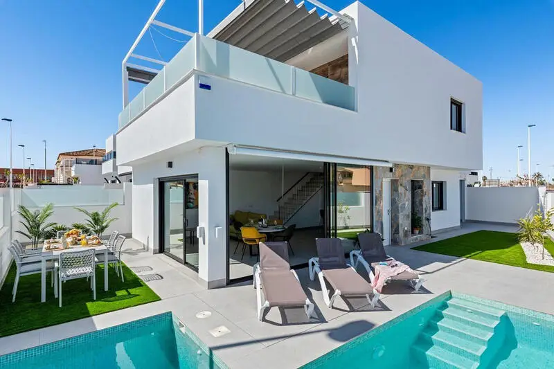 Villa en Venta San Pedro del Pinatar 3 Dormitorios Piscina Privada