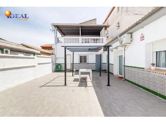 Casa Reformada en Peligros 4 Dormitorios Gran Patio