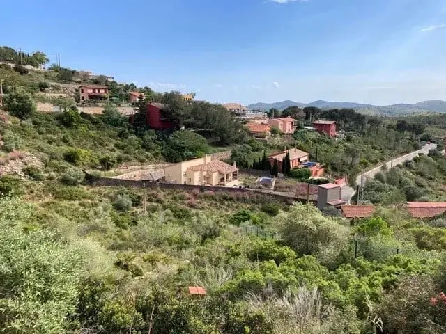 Solar en Olivella Barcelona con vistas al valle