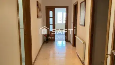 Casa en Roses con dos viviendas, piscina y garaje