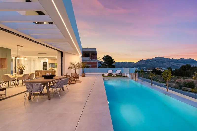 Villa en Polop con Piscina y Terraza - 3 Dormitorios
