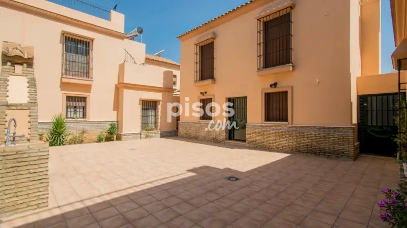 Casa adosada en venta en Calle de Brenes