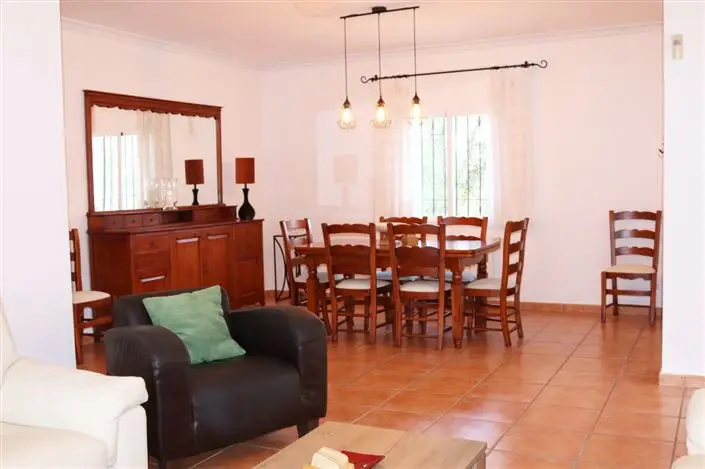 Villa de 4 dormitorios en venta en Orba