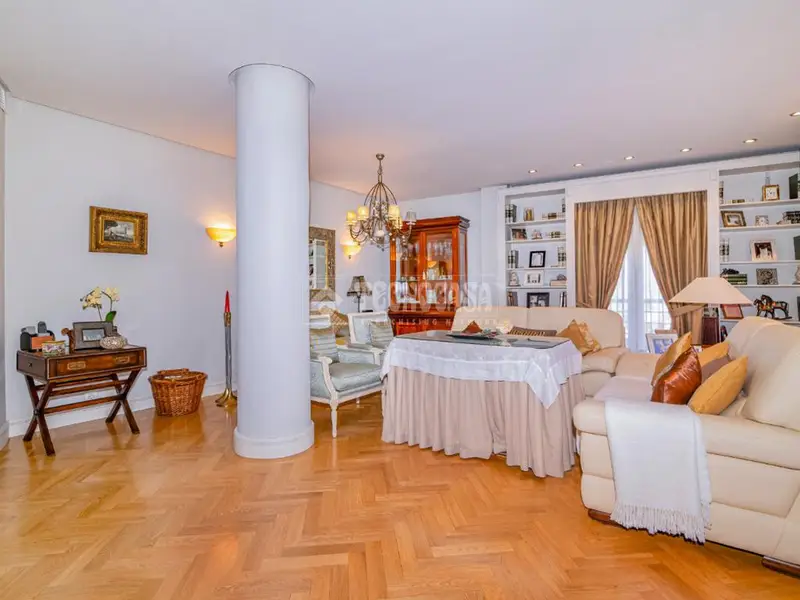 Piso en Venta en Loja 300m2 5 Dormitorios 4 Baños