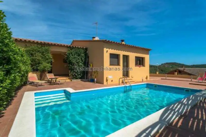 Villa en venta en Begur: 3 dormitorios, piscina y barbacoa