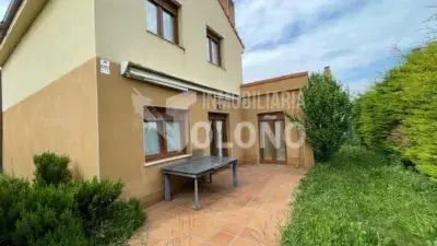 Chalet unifamiliar en venta en Calle Somo