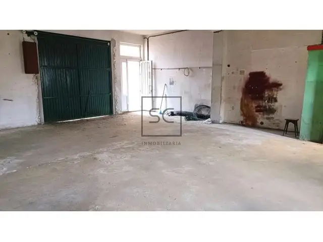 Edificio con dos plantas en Perlío Fene ideal familias y negocios