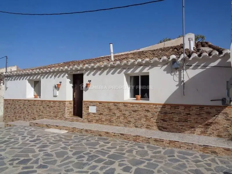 Casa de Campo de 2 Dormitorios en El Margen, Almeria