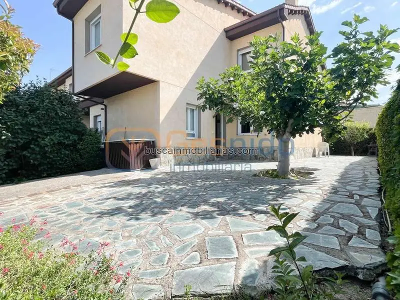 Chalet en Venta Hontanares de Eresma 4 Dormitorios 2 Baños