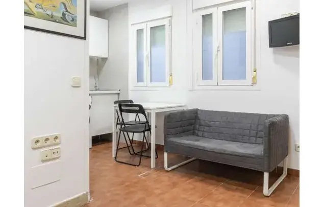 Estudio 25m2 Madrid Parejas Aire Acondicionado TV