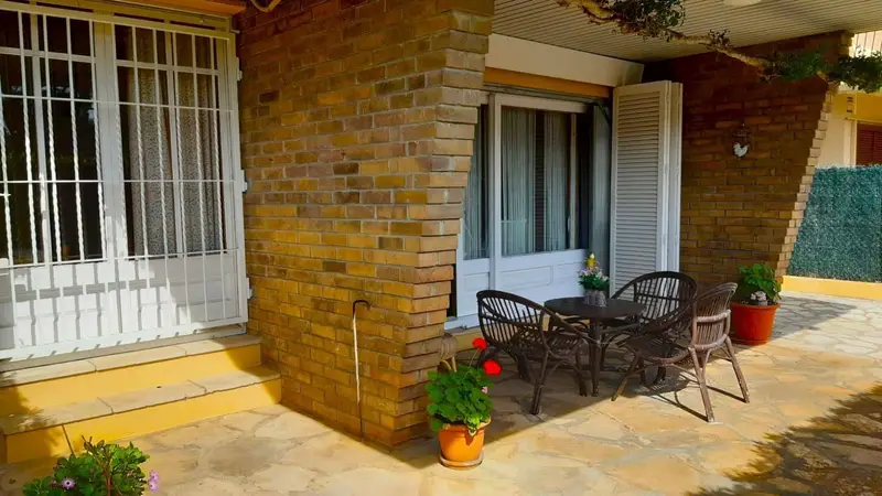 Apartamento en venta en Sant Antoni de Calonge planta baja con jardin y garaje