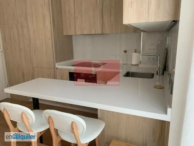 Precioso apartamento totalmente amueblado en el centro de Leo, 40m , un dormitorio con armario y terraza, baño con ducha, calefaccion aerotermia y ascensor. A extrenar