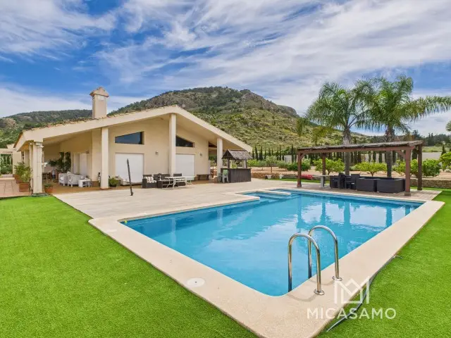 Villa de Lujo con Vistas al Mar en Gran Alacant