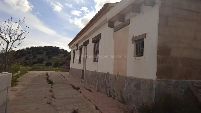 Cortijo con 20 Hectareas en Velez Rubio