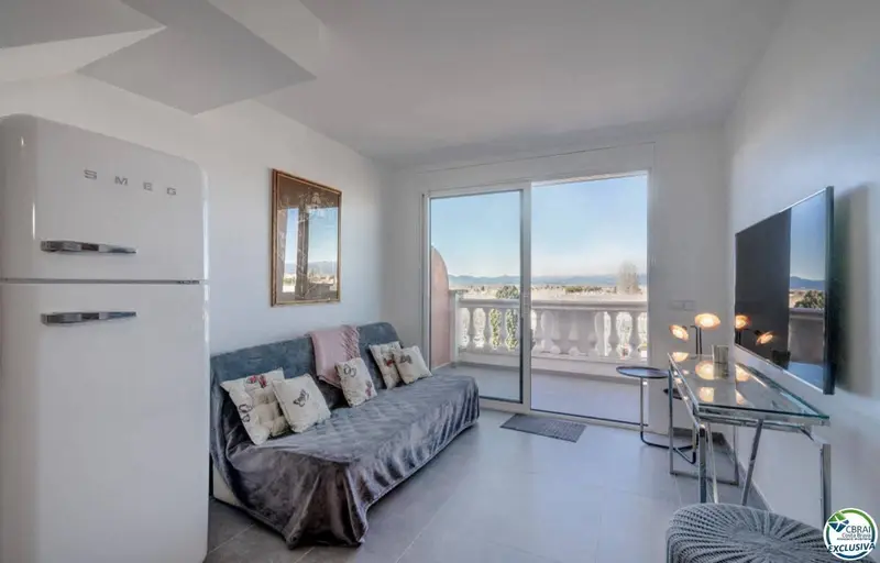 Apartamento Reformado en Empuriabrava Cerca de la Playa
