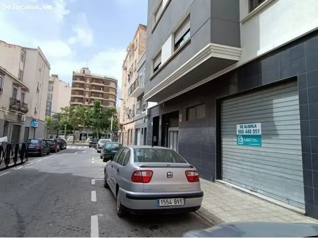 Local Comercial en Elche cerca de Av Libertad y Estación de Tren