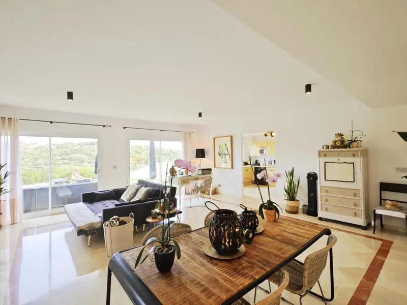 Lujo en San Roque Club: Piso 3 Habitaciones Terraza 140m2