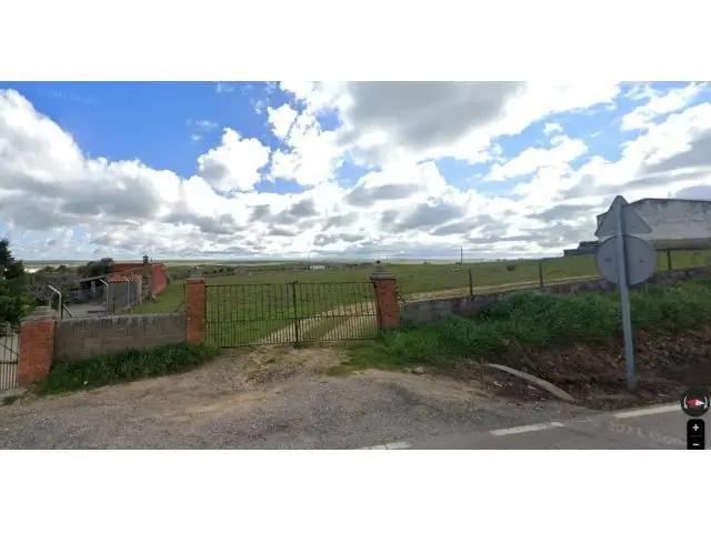 Terreno con Nave de 200m2 en Sierra de Fuentes