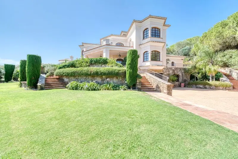 Chalet de Lujo en Sotogrande 5 Dormitorios 6 Baños Piscina Privada Vistas Panoramicas