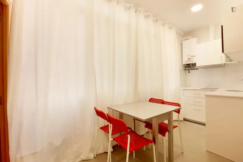 Estudio en L Hospitalet de Llobregat cerca de transporte