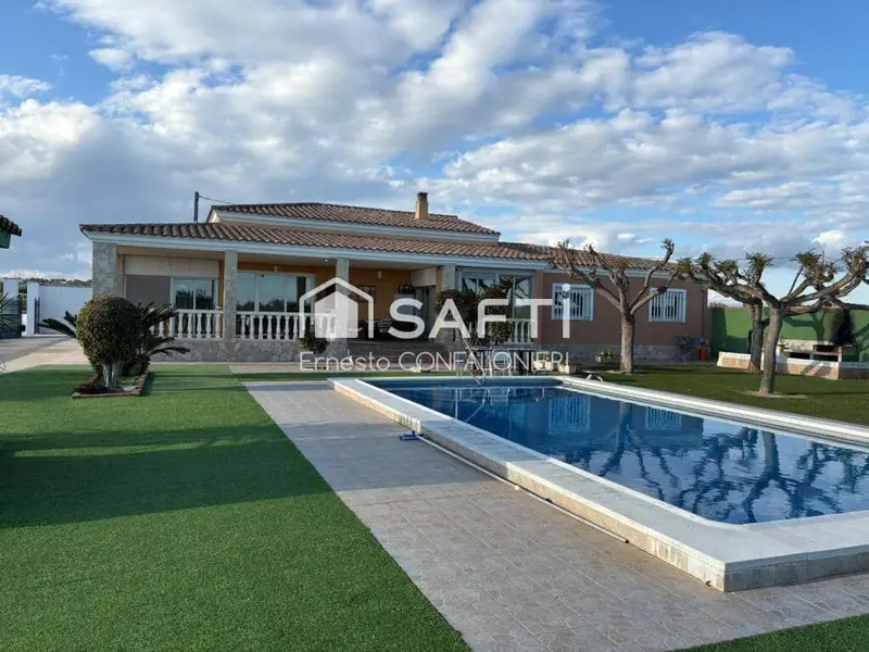 Finca Rural en Vinaròs con Piscina y Amplio Terreno
