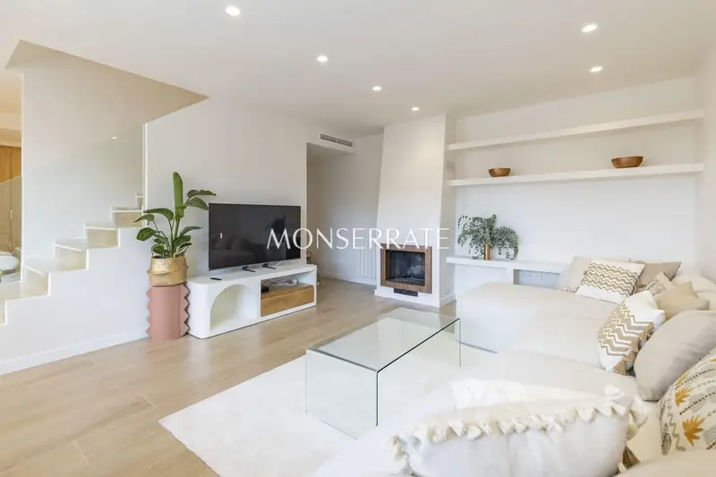 Bungalow en Monasterios Sagunto con Ascensor Privado y Terrazas