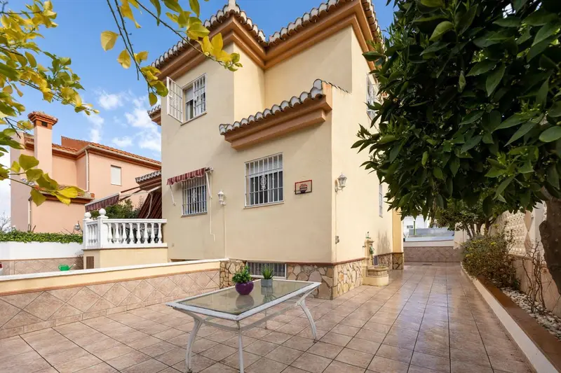 Chalet en Venta Cenes de la Vega Granada Casa Reformada